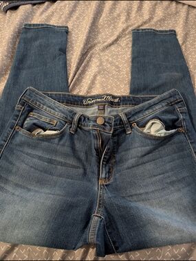 Universal Thread Women’s Mid Blue Skinny Jeans